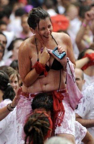 İspanya'da San Fermin Festivali Çılgın Görüntüler - Resim 60