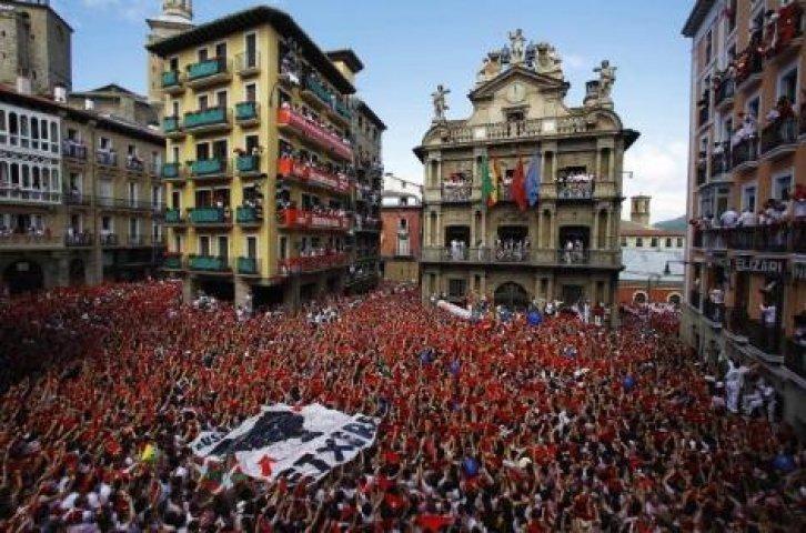 İspanya'da San Fermin Festivali Çılgın Görüntüler - Resim 80