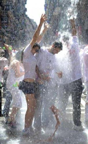 İspanya'da San Fermin Festivali Çılgın Görüntüler - Resim 8