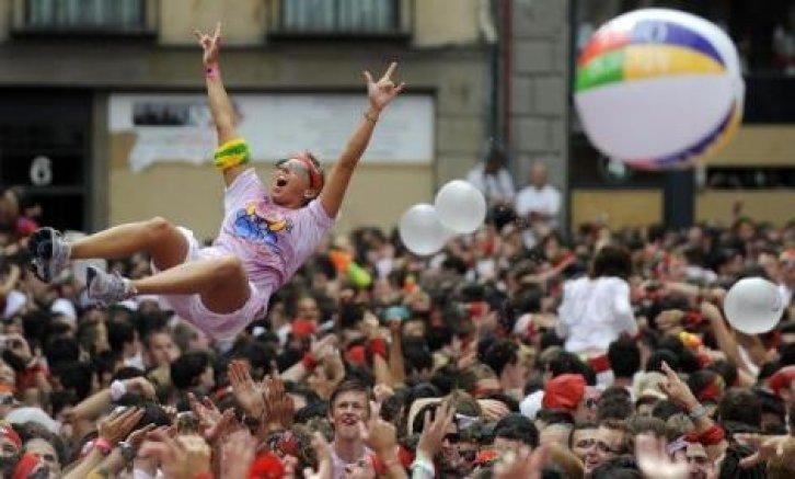 İspanya'da San Fermin Festivali Çılgın Görüntüler - Resim 59
