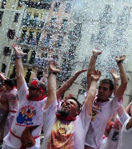 İspanya'da San Fermin Festivali Çılgın Görüntüler - Resim 31