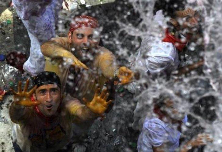 İspanya'da San Fermin Festivali Çılgın Görüntüler - Resim 24