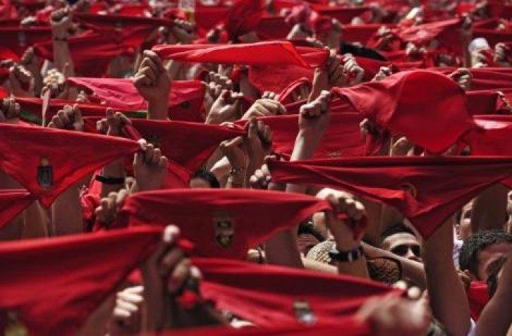 İspanya'da San Fermin Festivali Çılgın Görüntüler - Resim 95