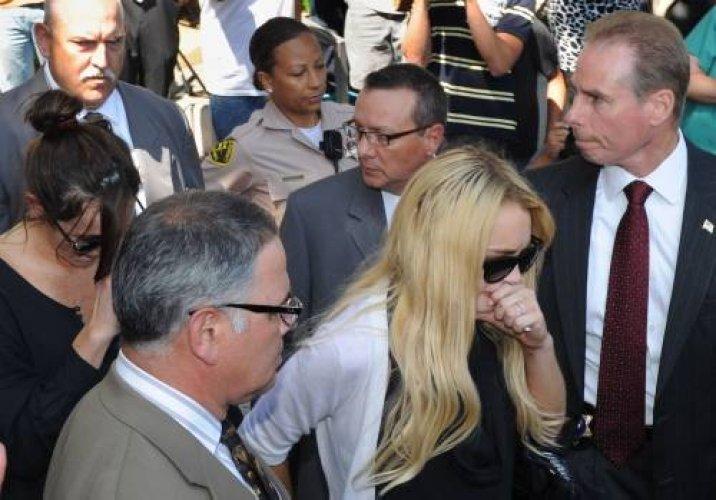 Lohan'a hapis yolu göründü - Resim 34
