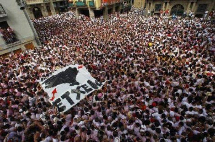 İspanya'da San Fermin Festivali Çılgın Görüntüler - Resim 94