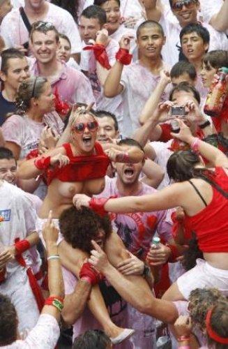 İspanya'da San Fermin Festivali Çılgın Görüntüler - Resim 158