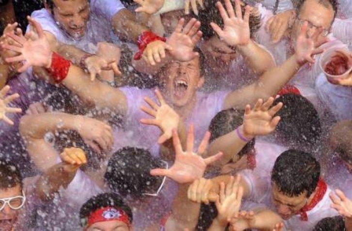 İspanya'da San Fermin Festivali Çılgın Görüntüler - Resim 23