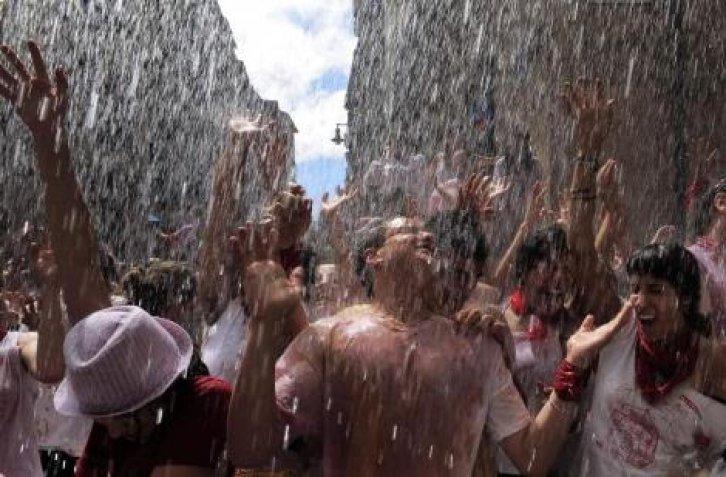 İspanya'da San Fermin Festivali Çılgın Görüntüler - Resim 97