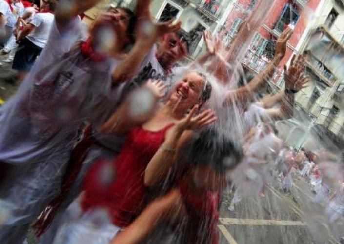 İspanya'da San Fermin Festivali Çılgın Görüntüler - Resim 30