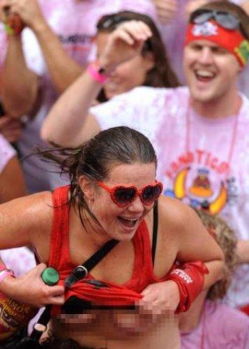 İspanya'da San Fermin Festivali Çılgın Görüntüler - Resim 43