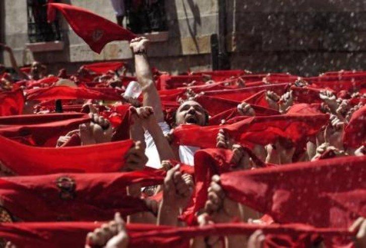 İspanya'da San Fermin Festivali Çılgın Görüntüler - Resim 110