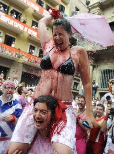 İspanya'da San Fermin Festivali Çılgın Görüntüler - Resim 140