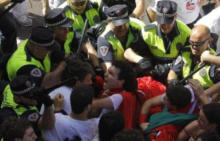 İspanya'da San Fermin Festivali Çılgın Görüntüler - Resim 75