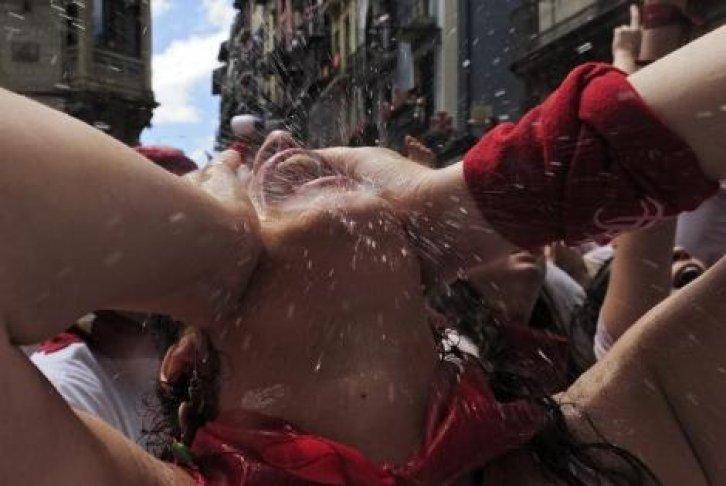 İspanya'da San Fermin Festivali Çılgın Görüntüler - Resim 112