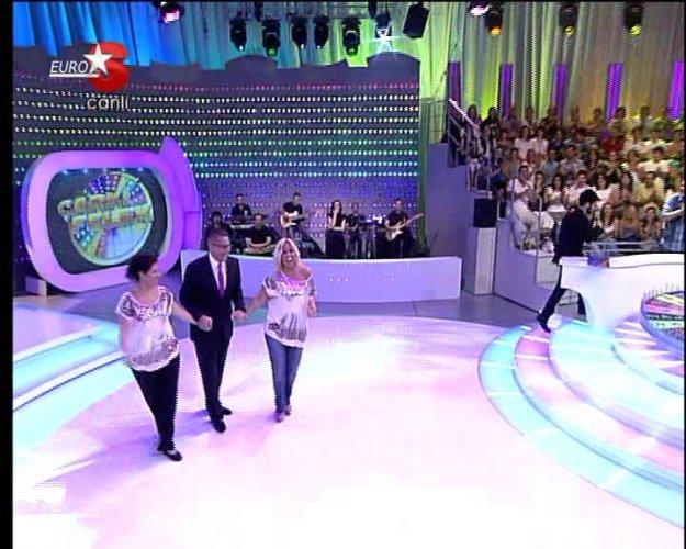 Saba Tümer Çarkıfelek'te 4 kadınla pişti oldu - Resim 4