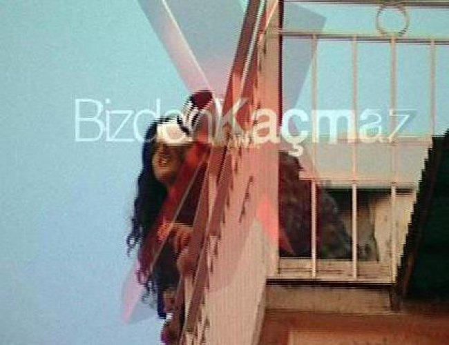 Berrak ve Şahan terasta sevişti