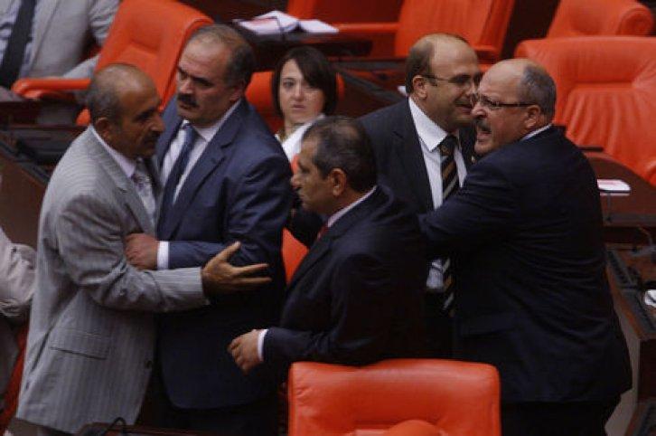 TBMM'de yumruklar konuştu - Resim 2
