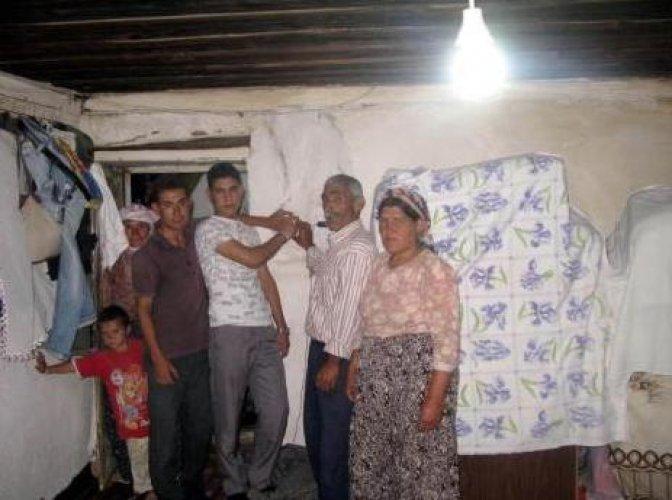 60 yıl sonra elektriğe kavuştular - Resim 5