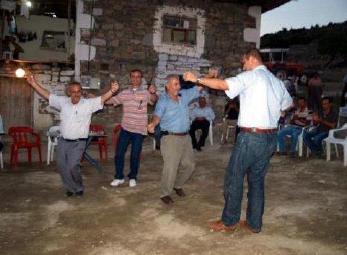 60 yıl sonra elektriğe kavuştular - Resim 3