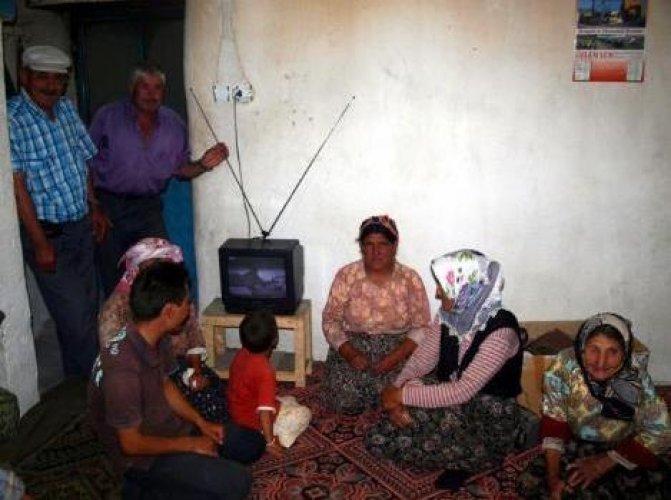 60 yıl sonra elektriğe kavuştular - Resim 1