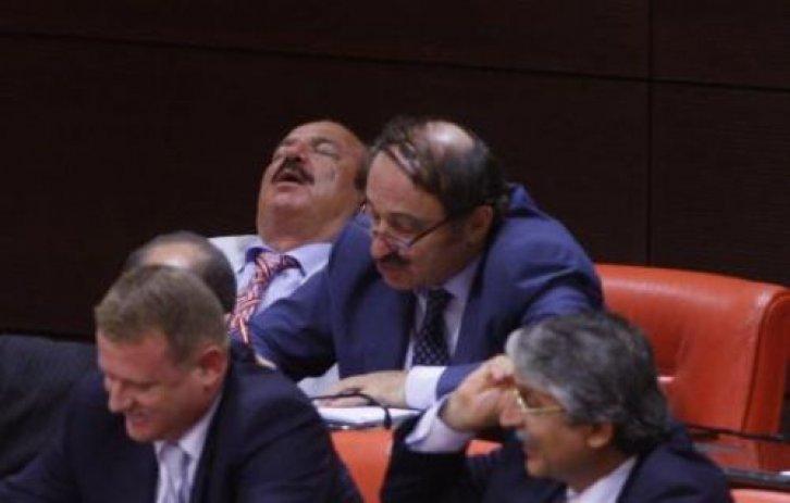 Bana laf atarsanız ben de size taş atarım - Resim 6