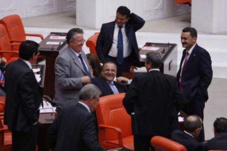 Bana laf atarsanız ben de size taş atarım - Resim 14