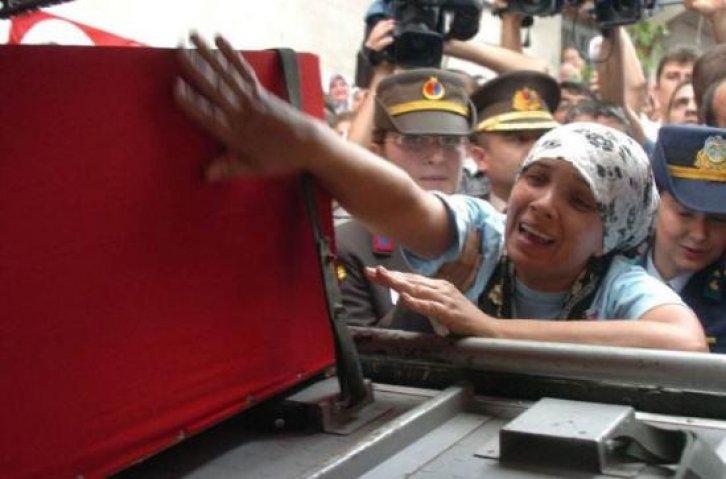 Şehit onbaşı Hakan Yutkun'un cenazesi - Resim 15