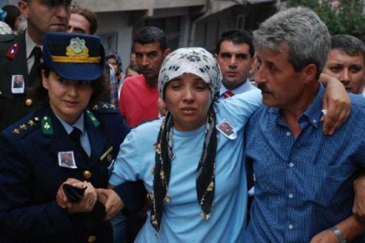 Şehit onbaşı Hakan Yutkun'un cenazesi - Resim 20