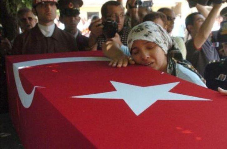 Şehit onbaşı Hakan Yutkun'un cenazesi - Resim 8