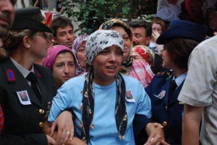 Şehit onbaşı Hakan Yutkun'un cenazesi - Resim 5