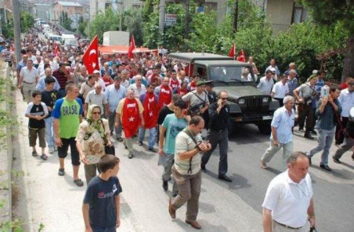 Şehit onbaşı Hakan Yutkun'un cenazesi - Resim 14