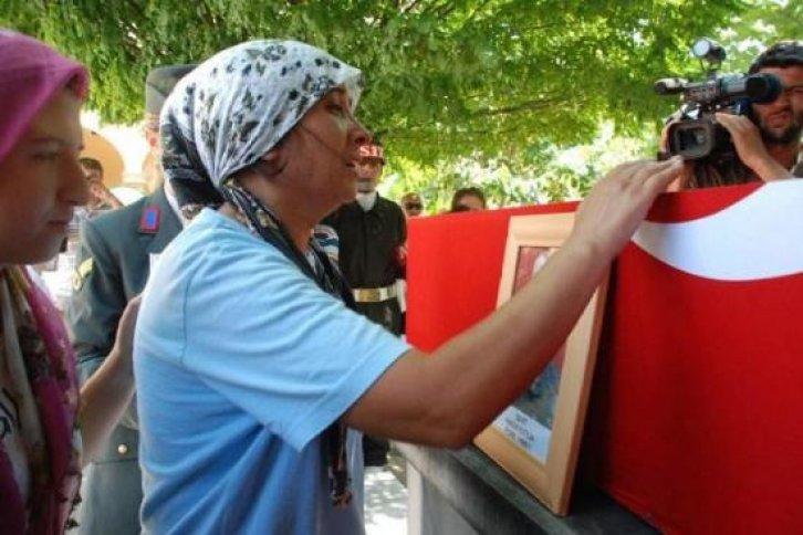 Şehit onbaşı Hakan Yutkun'un cenazesi - Resim 7
