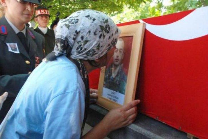 Şehit onbaşı Hakan Yutkun'un cenazesi - Resim 16