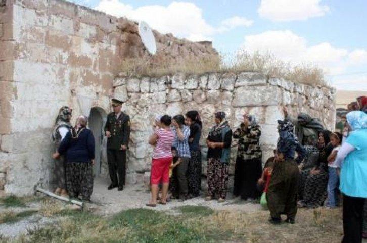 Şehidin yaşadığı ev yürek burktu - Resim 4