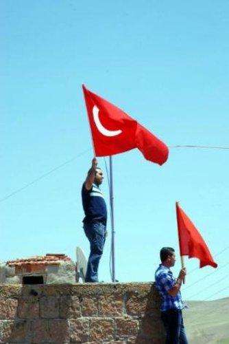 Şehidin yaşadığı ev yürek burktu - Resim 2