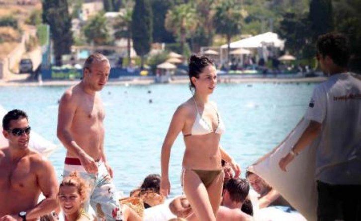 Kerpeten Ali eşiyle tatilde - Resim 4