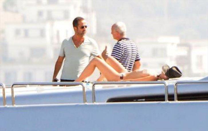 Başkan'ın üstsüz misafiri