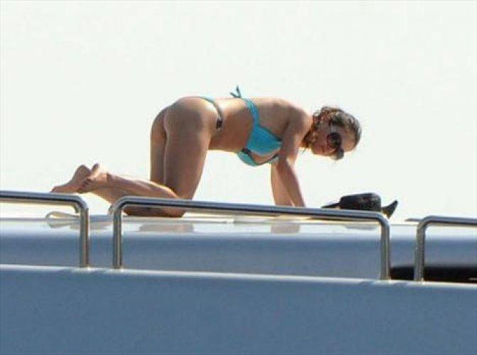 Başkan'ın üstsüz misafiri