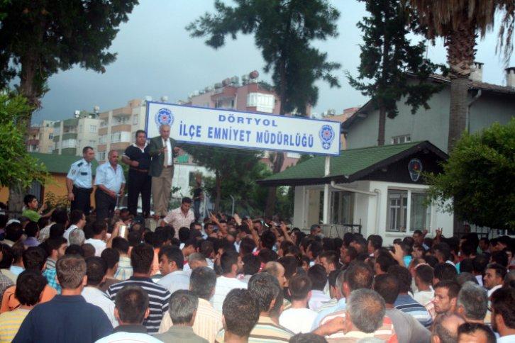 Dörtyolda bayraksız işyerlerine saldırdılar - Resim 3