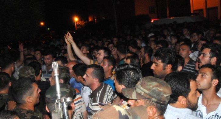 Dörtyolda bayraksız işyerlerine saldırdılar - Resim 11