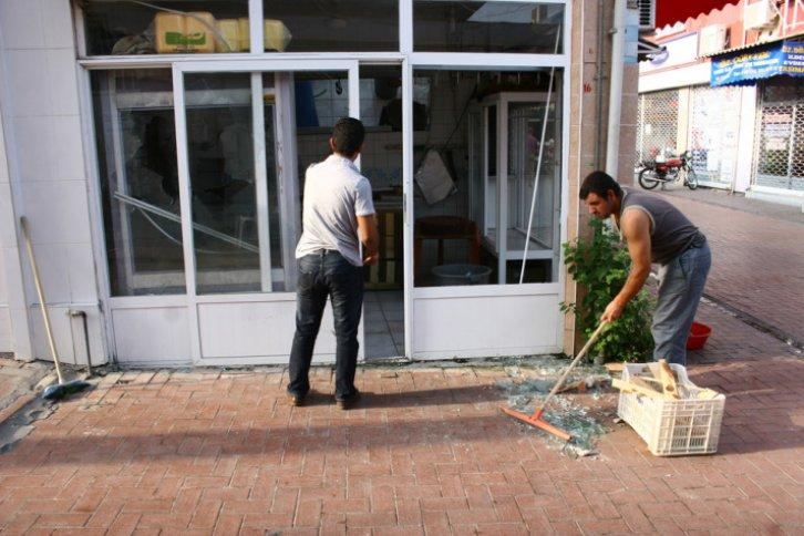 Dörtyolda bayraksız işyerlerine saldırdılar - Resim 24