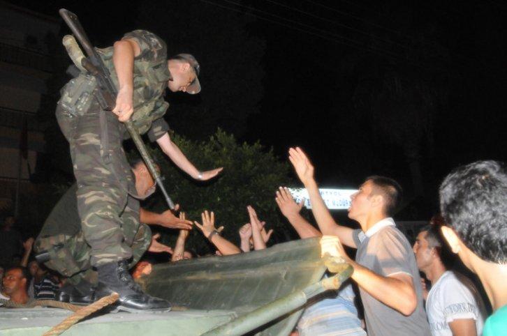 Dörtyolda bayraksız işyerlerine saldırdılar - Resim 8