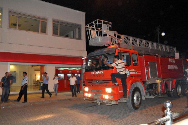 Dörtyolda bayraksız işyerlerine saldırdılar - Resim 18