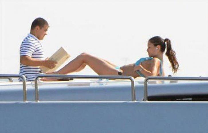 Başkan'ın üstsüz misafiri