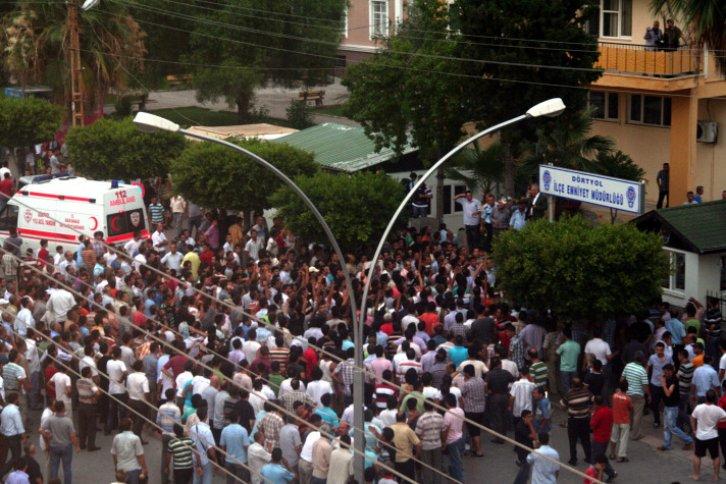 Dörtyolda bayraksız işyerlerine saldırdılar - Resim 2