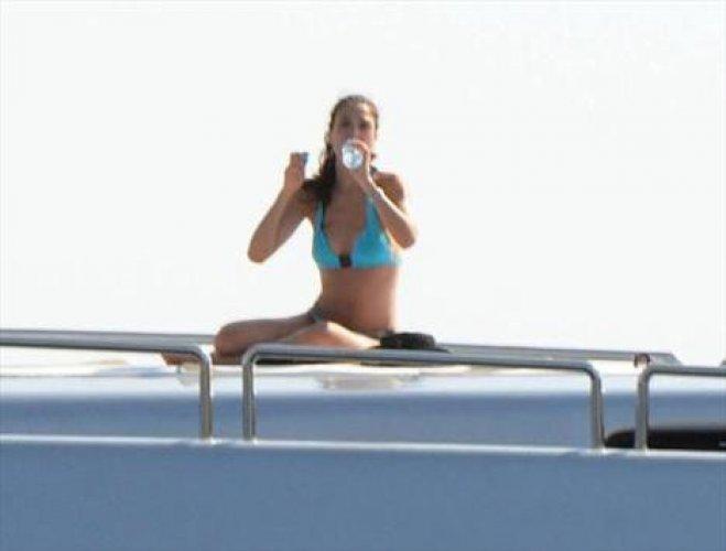 Başkan'ın üstsüz misafiri