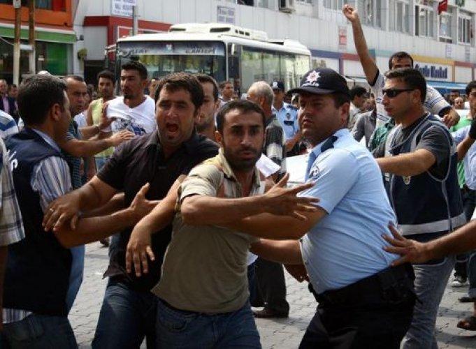 500 Kişi mahalleye girmeye çalıştı  - Resim 1
