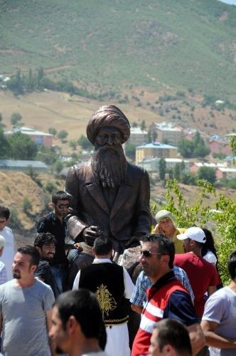 Tunceli’ye Seyit Rıza heykeli dikildi