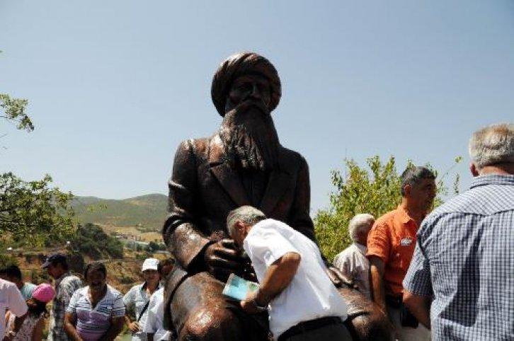 Tunceli’ye Seyit Rıza heykeli dikildi