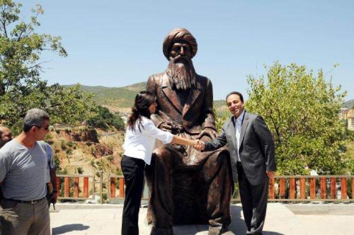 Tunceli’ye Seyit Rıza heykeli dikildi